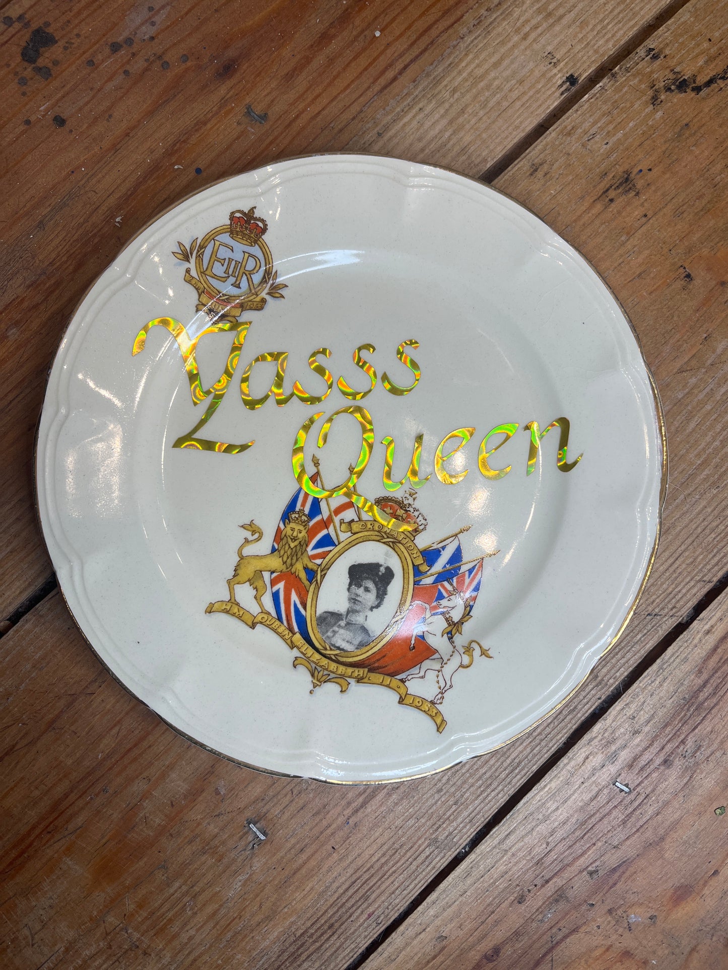 Yasss Queen Vintage Plate